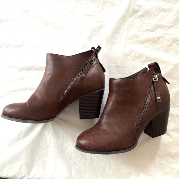 Torrid Side Zip heeled Brown Booties plus size SZ 8 W Worn 1X Indoors Like New - Picture 3 of 11